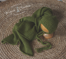Load image into Gallery viewer, Wrap and Bonnet Set - Newborn - Green Colour - Handmade - Ready to Send - Photography Prop