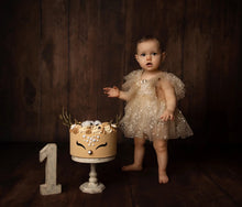 Load image into Gallery viewer, Handmade Wooden Number 1 Photography Prop - Natural Wood Birthday Decoration - Available in Distressed & Plain Finishes – Made-to-Order