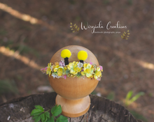 Load image into Gallery viewer, Handmade bee tieback for newborn. Decorated with artificial flowers. Stretchy. Ready to send