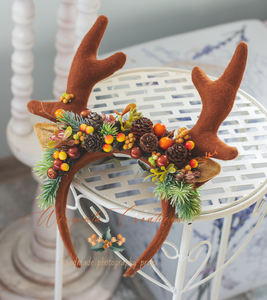 Handmade Reindeer Antler Headband with Pinecones & Berries – Christmas Photography Prop for Kids & Adults