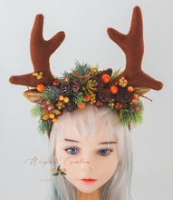 Load image into Gallery viewer, Handmade Reindeer Antler Headband with Pinecones &amp; Berries – Christmas Photography Prop for Kids &amp; Adults
