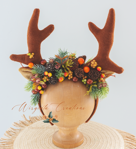 Handmade reindeer antler headband decorated with pinecones, frosted berries, and greenery, perfect for Christmas photoshoots, themed celebrations, and festive costumes.
