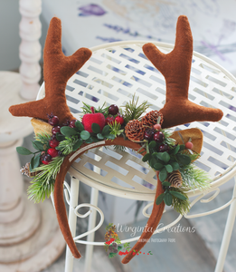 Handmade Reindeer Antler Headband with Pinecones, Fruits & Berries – Christmas Photography Prop for Kids & Adults