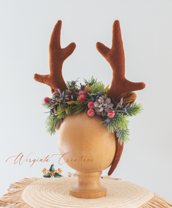 Handmade Reindeer Antler Headband with Pinecones & Berries – Christmas Photography Prop for Kids & Adults