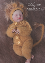 Load image into Gallery viewer, Handmade Lion-Themed Newborn Photography Outfit - Dark Yellow Knitted Footless Romper with Tail and Bonnet - Jungle-Inspired Photo Prop Set