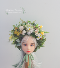 Load image into Gallery viewer, Sitter flower bonnet, meadow themed props, artificial flower headpiece