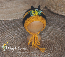 Load image into Gallery viewer, Newborn Bee Outfit with Matching Bonnet | Soft Yarn | Colours: Black, Yellow | Photography Prop