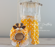 Load image into Gallery viewer, Giraffe outfit for sitter. Bonnet decorated with lace ribbon and matching outfit. For 12-24 months old. Polka dot fabric, Light yellow. Ready to send