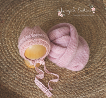 Load image into Gallery viewer, Newborn set | Pink| Knitted Wrap and Bonnet| Ready to Send