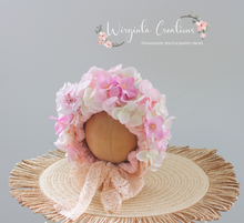 Load image into Gallery viewer, Pink flower bonnet for 0-3 months old. Photography headpiece