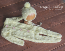 Load image into Gallery viewer, Mohair footed romper and hat set for newborn. Light yellow. Bubbly-knit style. Knitted, handmade. Ready to send