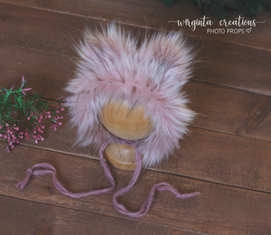 Teddy bear bonnet for a newborn. Dusty Pink. Decorated with faux fur. Ready to send photo props