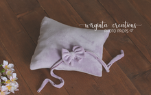 Load image into Gallery viewer, Posing pillow and matching bow tieback for a newborn. Boho. Velvet. Lilac. Baby Photo Props. Ready to send
