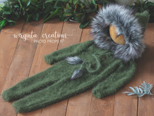 Load image into Gallery viewer, Footless hooded romper decorated with faux fur, &quot;Eskimo&quot; outfit, sitter, 12-24 months old. Green, Mint. Ready to send