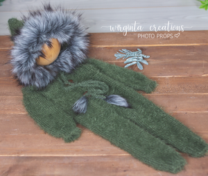 Footless hooded romper decorated with faux fur, "Eskimo" outfit, sitter, 12-24 months old. Green, Mint. Ready to send
