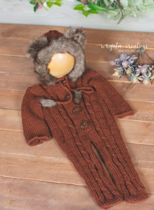 Brown teddy bear outfit for 6-12 months old. Handmade. Bonnet and footless romper. Decorated with faux fur. Ready to send photography prop