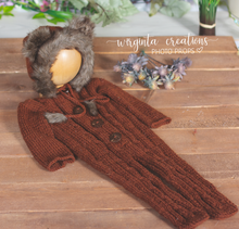 Load image into Gallery viewer, Brown teddy bear outfit for 6-12 months old. Handmade. Bonnet and footless romper. Decorated with faux fur. Ready to send photography prop