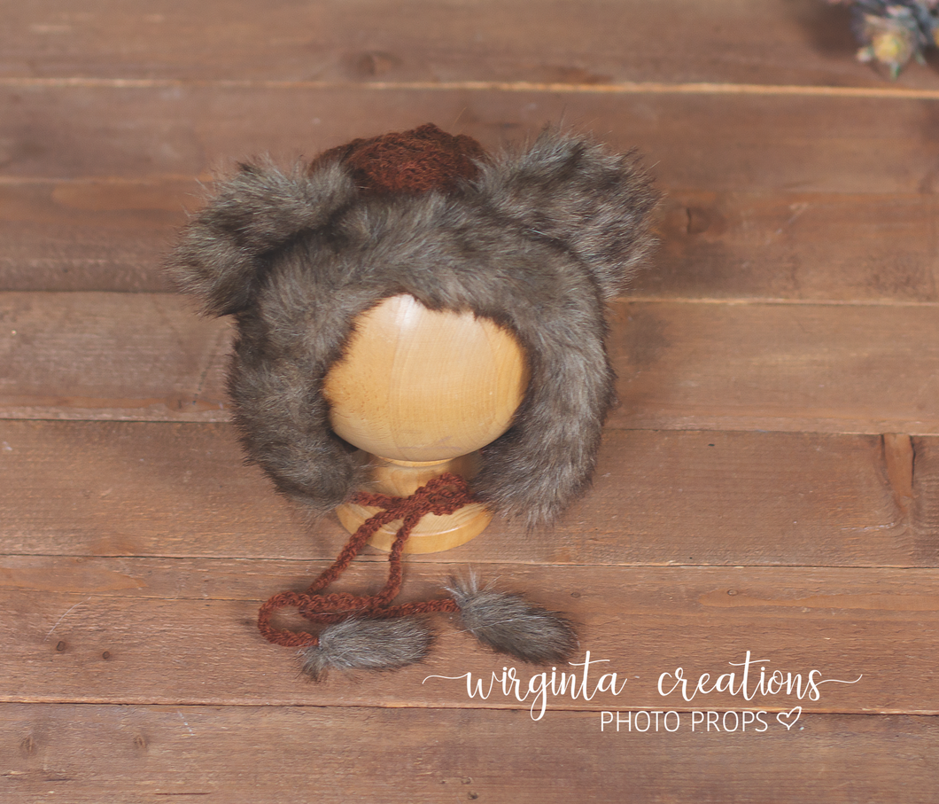 Brown teddy bear outfit for 9-18 months old. Handmade. Bonnet and footless romper. Decorated with faux fur. Ready to send photography prop