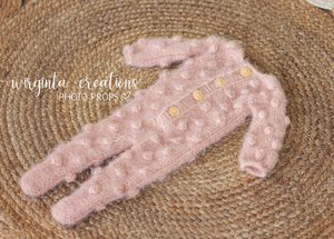 Footed romper and hat set, Newborn, blush pink, yellowish powder colour. Bubbly-Knit style. Ready to send