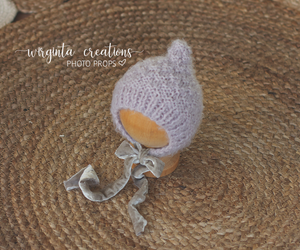 Footed romper and hat set, Newborn, grey mauve colour. Fuzzy yarn. Unique stitch. Ready to send