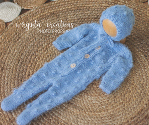 Fuzzy footed romper and matching hat, Newborn, light blue. Bubbly-knit. Ready to send